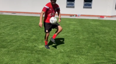 STFC SOCCER SKILLS WEEK 11 DAY 5 - KICK UPS: Mitch and Shane will be back every day with a new skill for you to work on from home. Check the video description for your Bronze, Silver and Gold challenges!