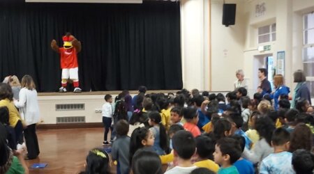 Rockin' Robin visits Drove Primary School!